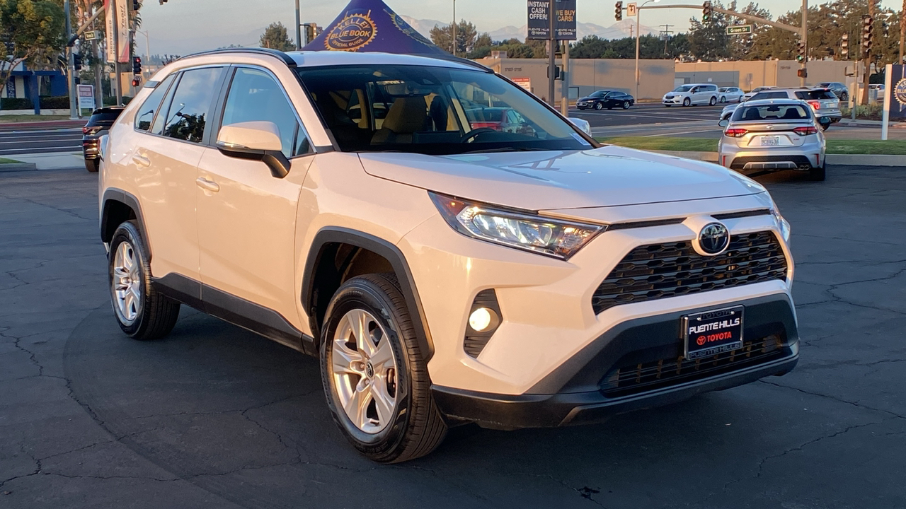 2021 Toyota RAV4 XLE 1