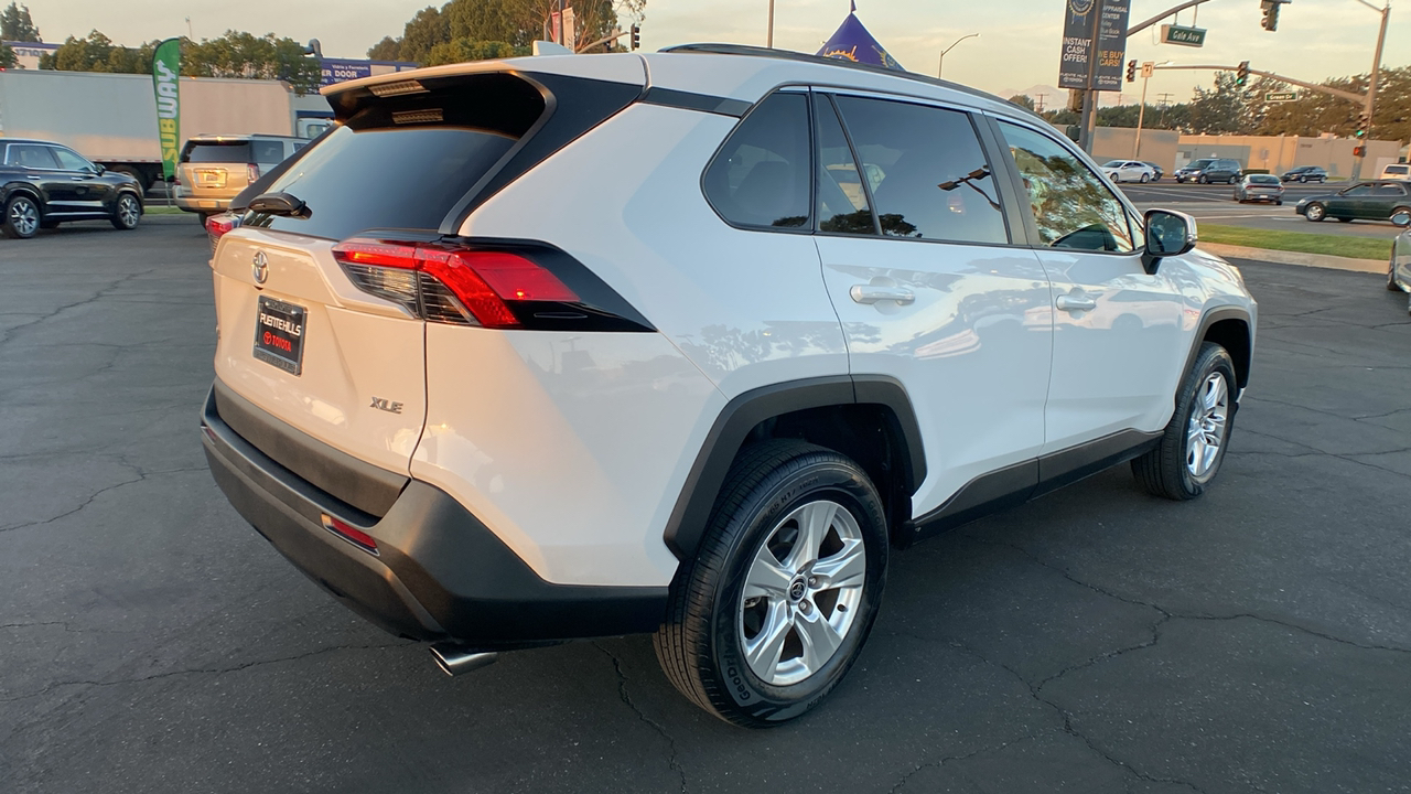 2021 Toyota RAV4 XLE 3