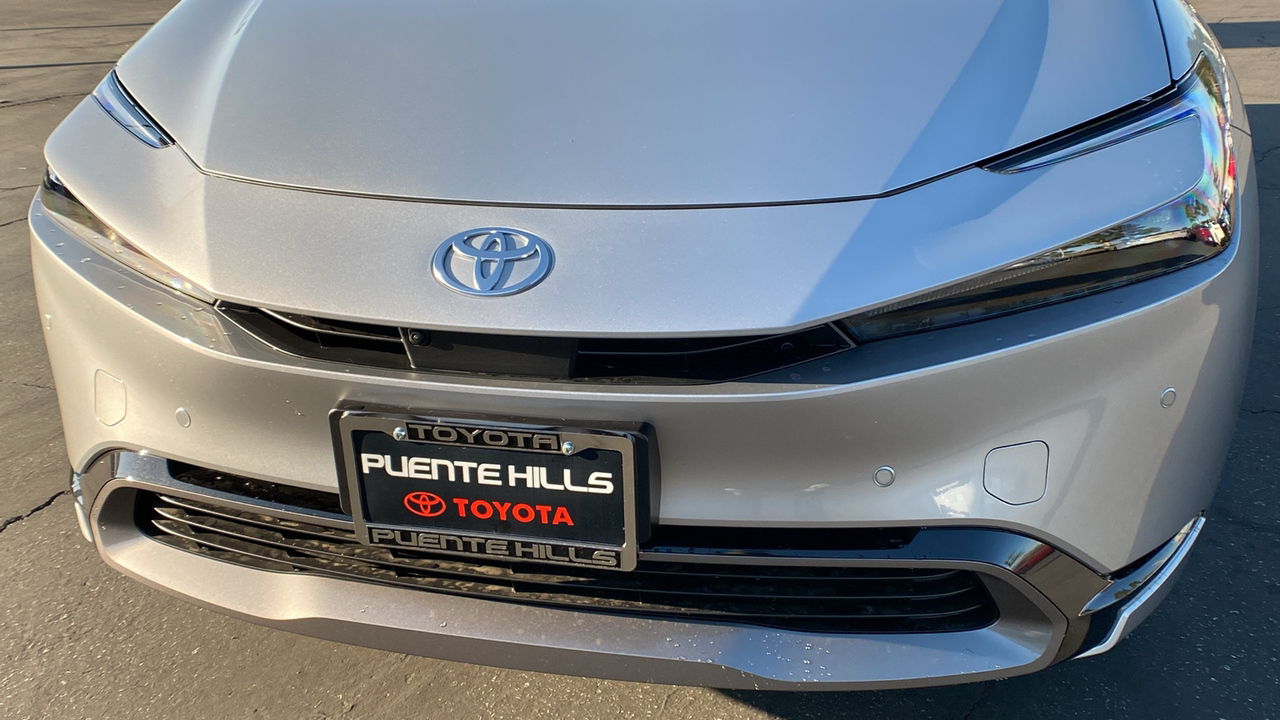 2024 TOYOTA Prius Limited AWD 33