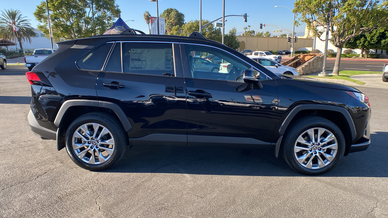 2024 TOYOTA RAV4 XLE Premium 2