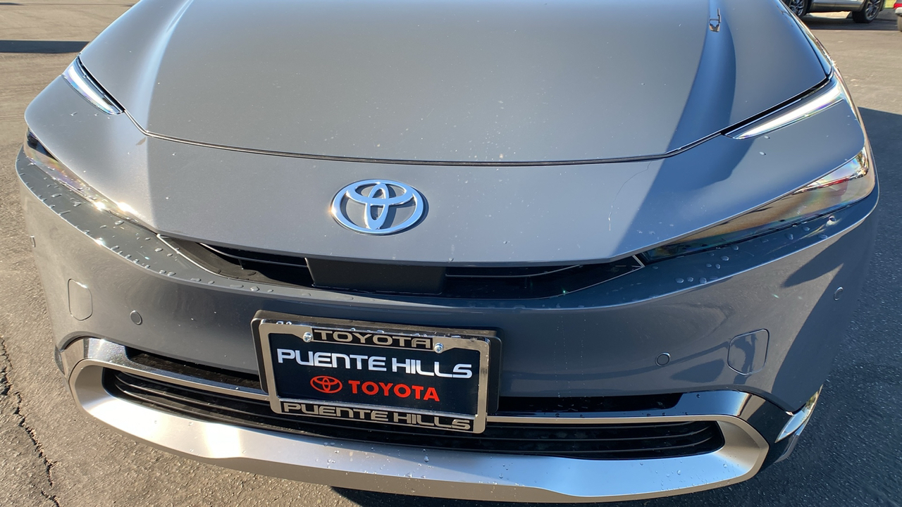 2024 TOYOTA Prius Prime XSE 32