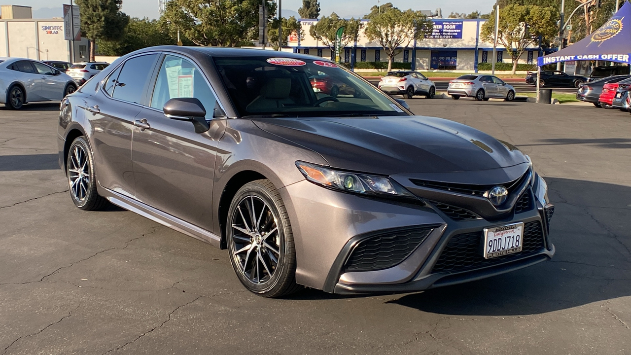 2023 Toyota Camry Hybrid SE 1