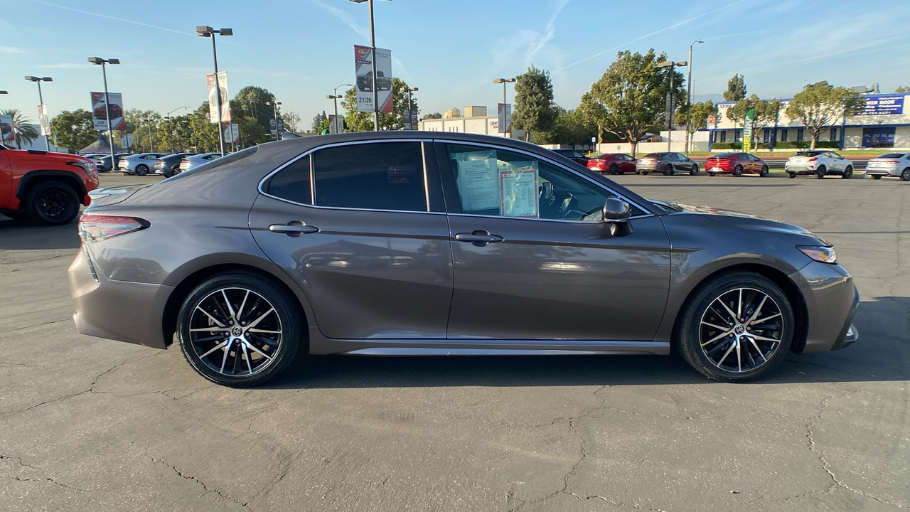 2023 Toyota Camry Hybrid SE 2