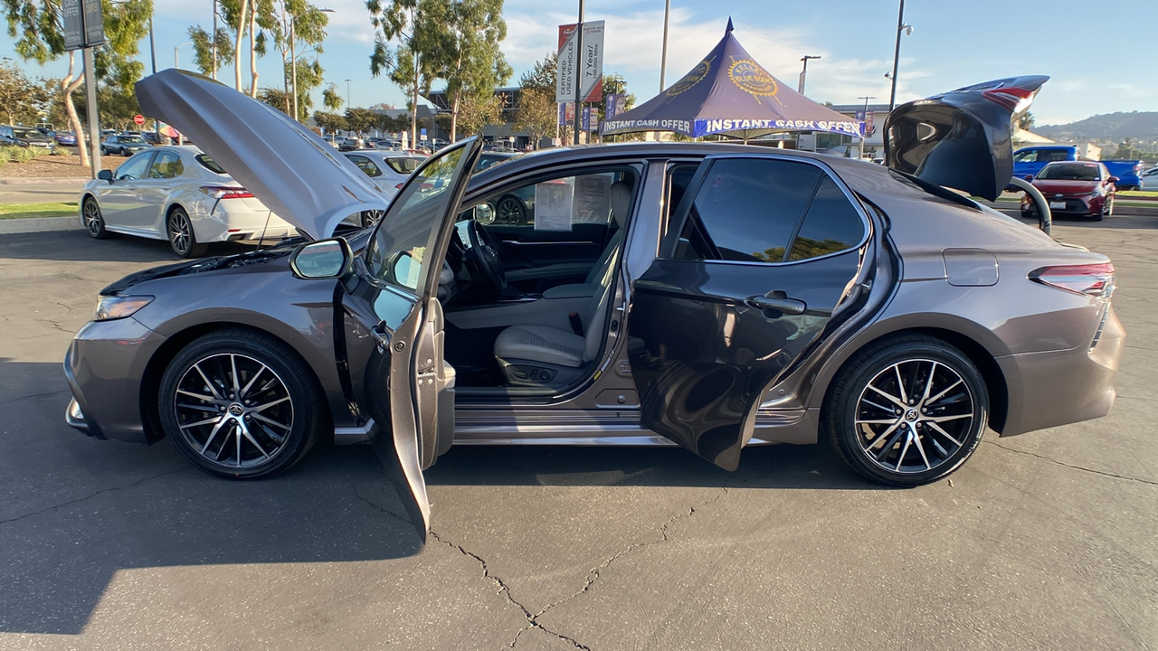 2023 Toyota Camry Hybrid SE 11