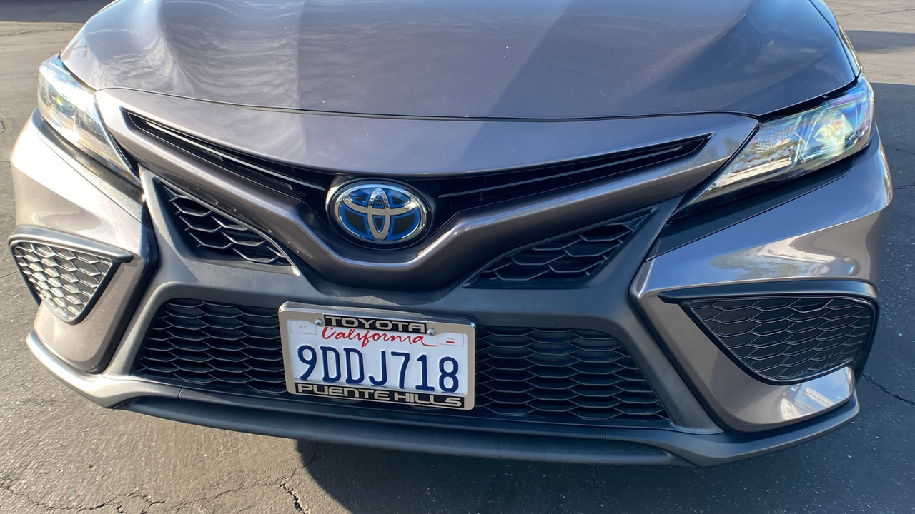 2023 Toyota Camry Hybrid SE 32