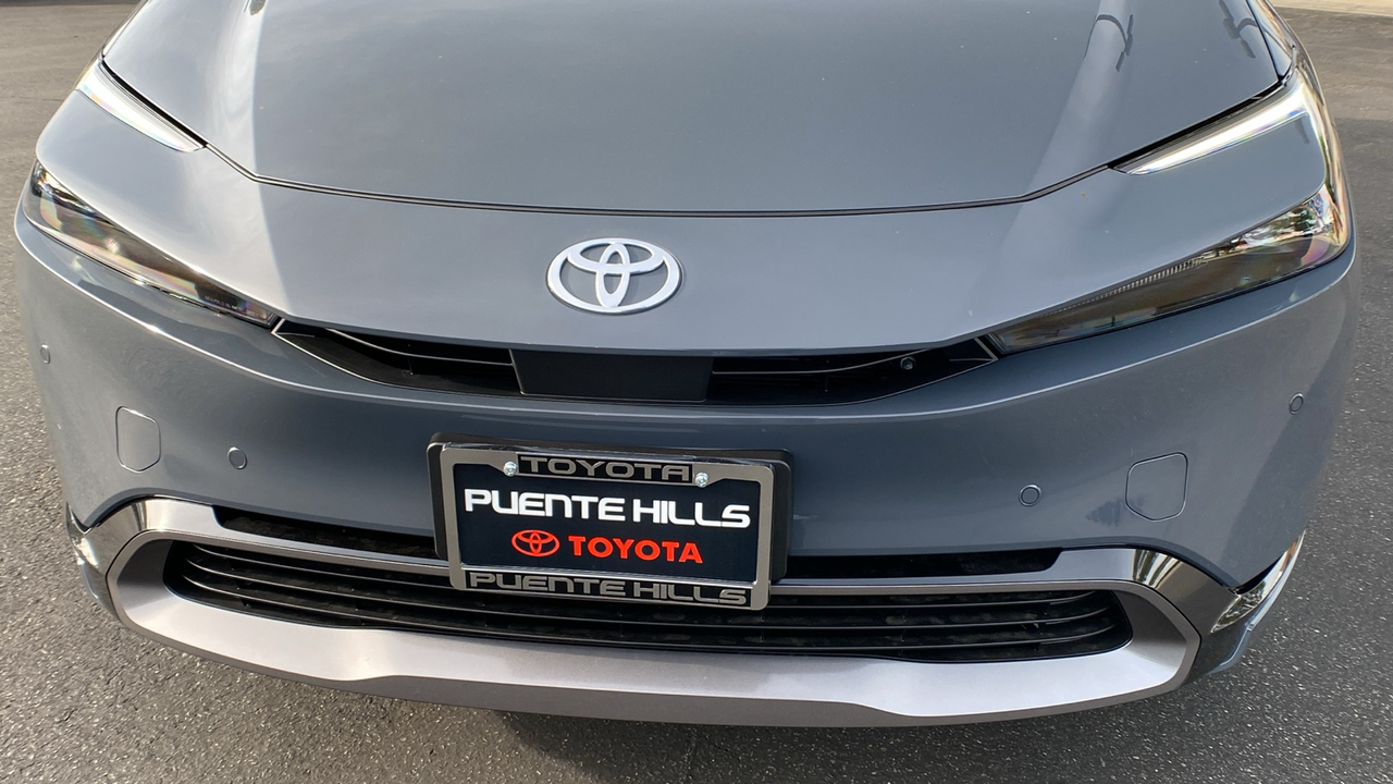 2024 TOYOTA Prius XLE 33