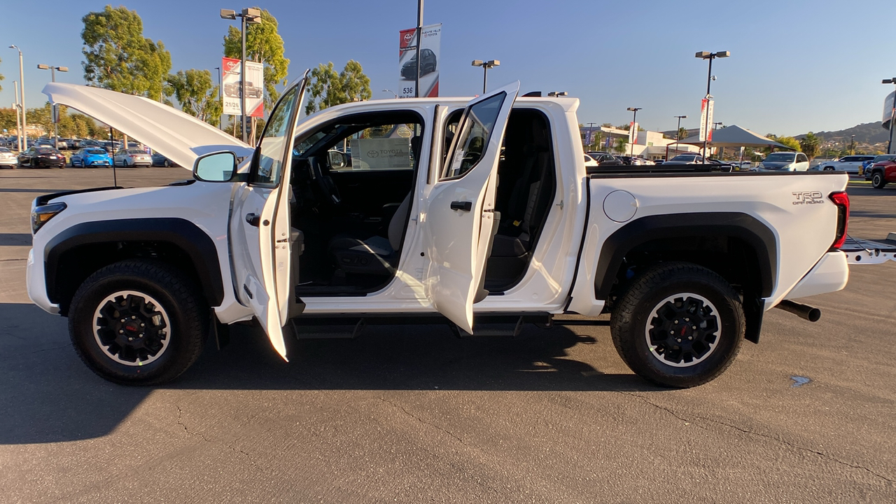 2024 TOYOTA Tacoma TRD Off-Road 11