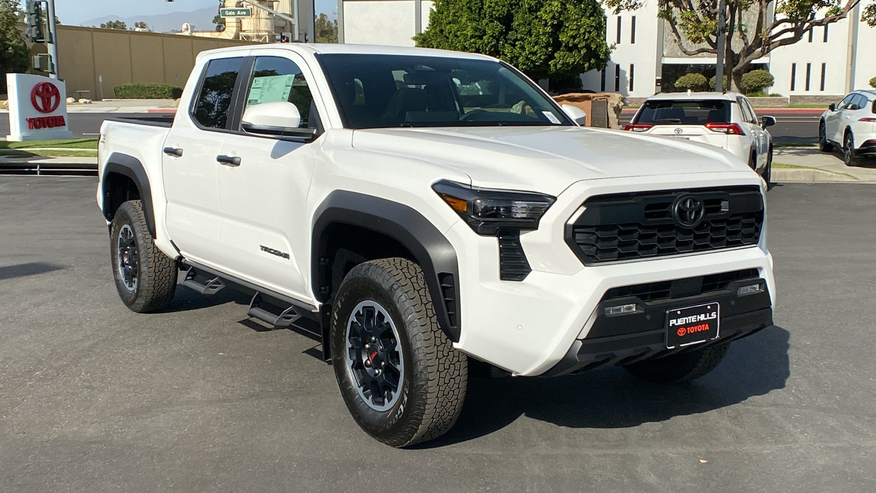 2024 TOYOTA Tacoma TRD Off-Road 1