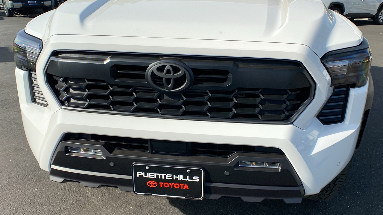 2024 TOYOTA Tacoma TRD Off-Road 33