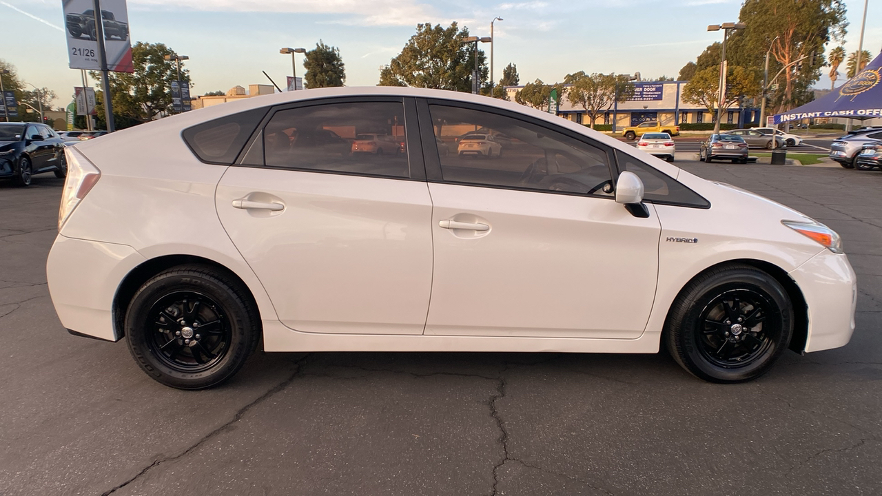 2014 Toyota Prius Four 2