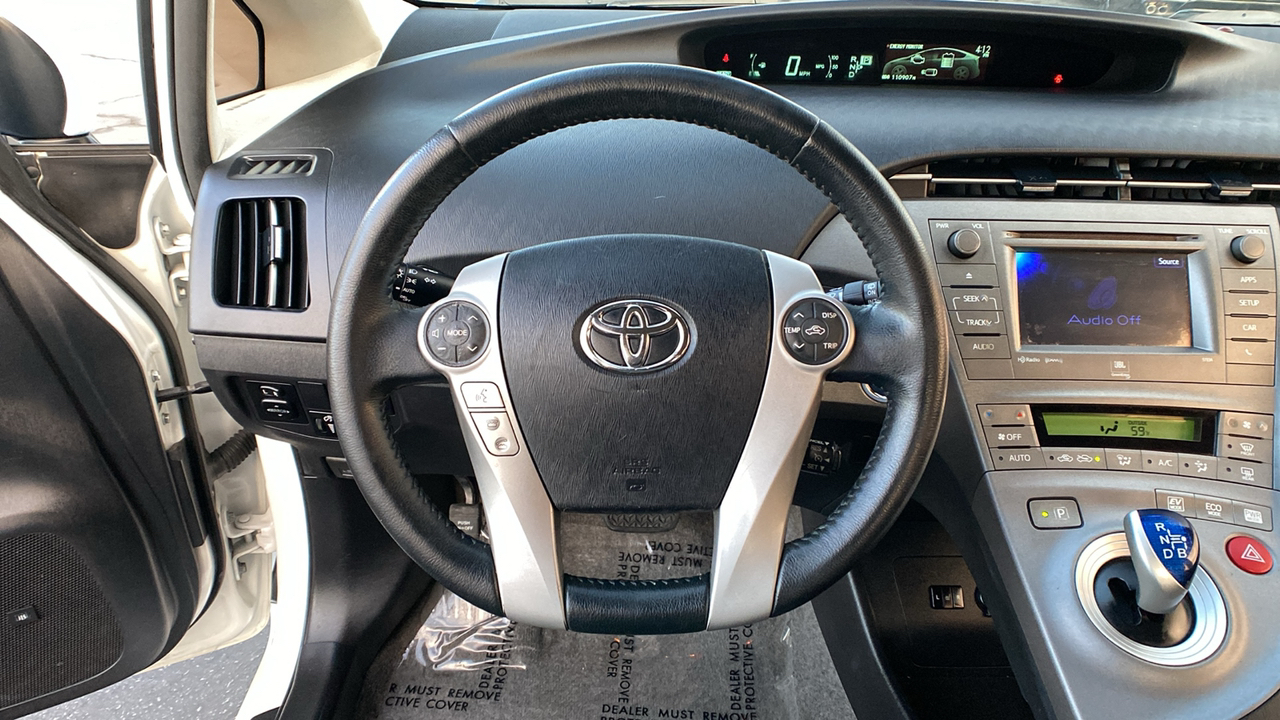 2014 Toyota Prius Four 13