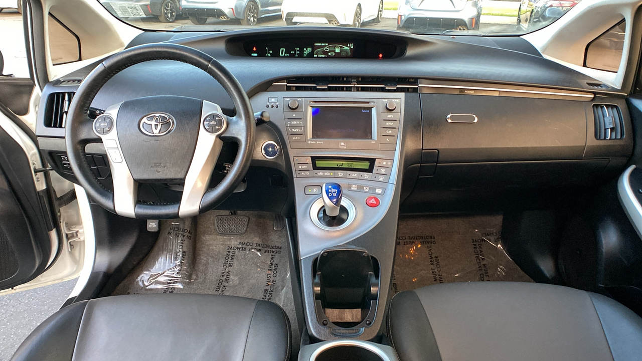 2014 Toyota Prius Four 28