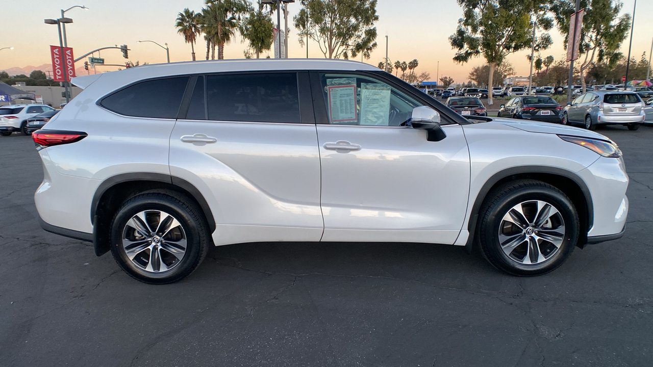 2023 Toyota Highlander XLE 2