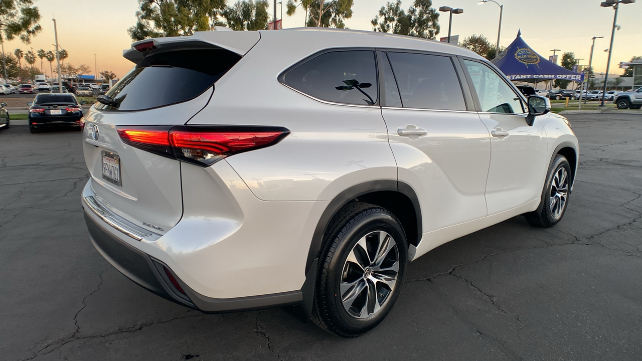 2023 Toyota Highlander XLE 3