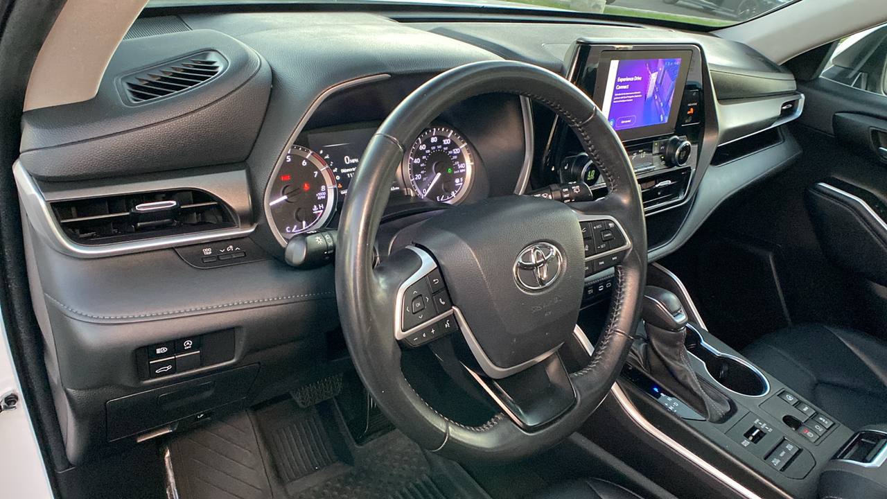 2023 Toyota Highlander XLE 16