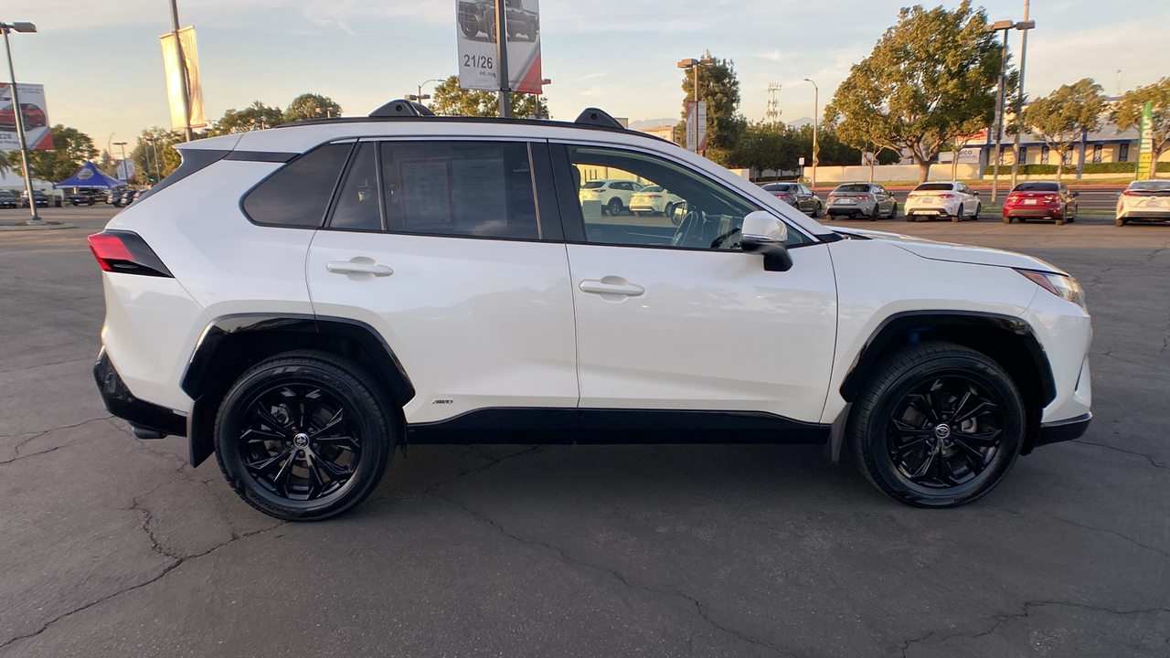 2022 Toyota RAV4 Hybrid SE 2