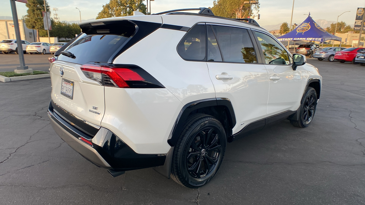 2022 Toyota RAV4 Hybrid SE 3