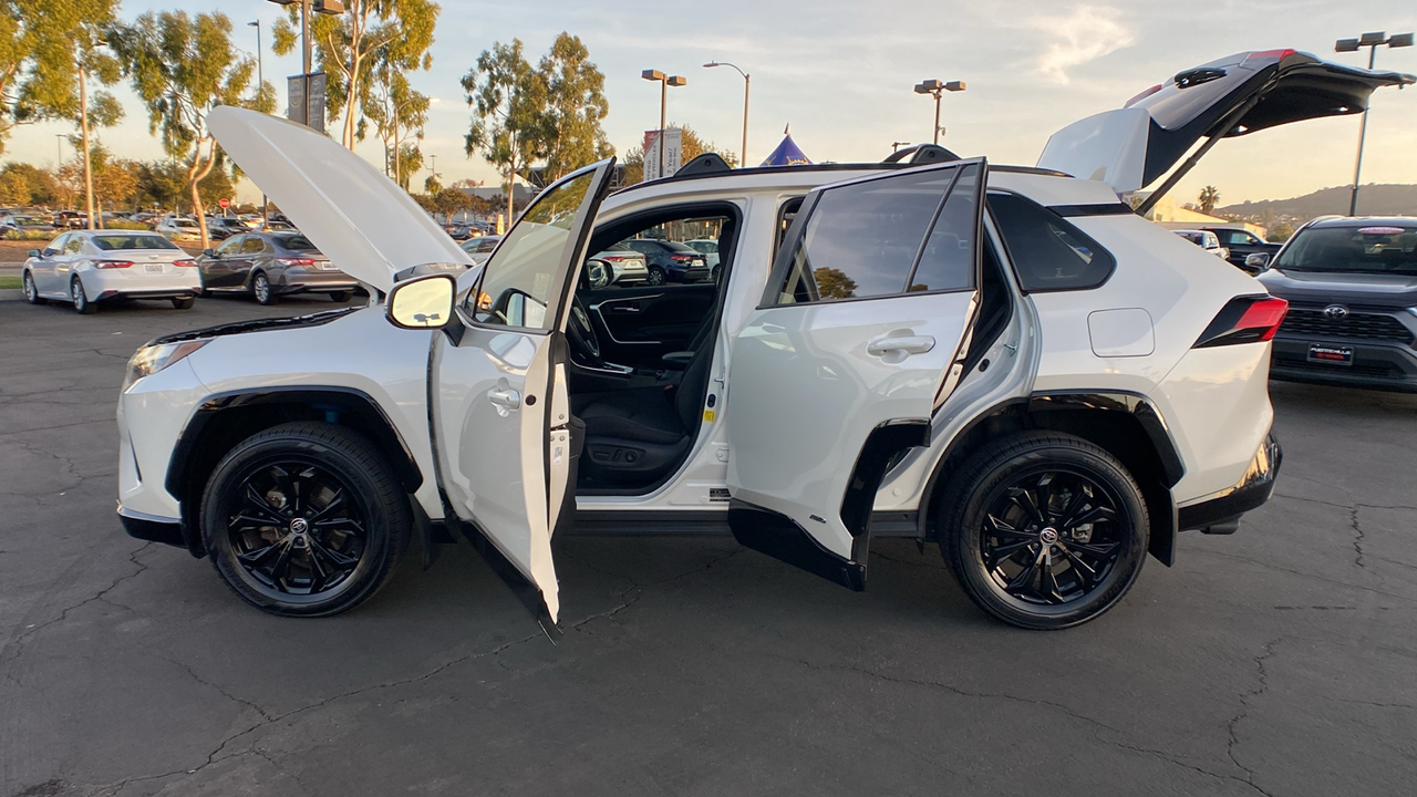 2022 Toyota RAV4 Hybrid SE 11