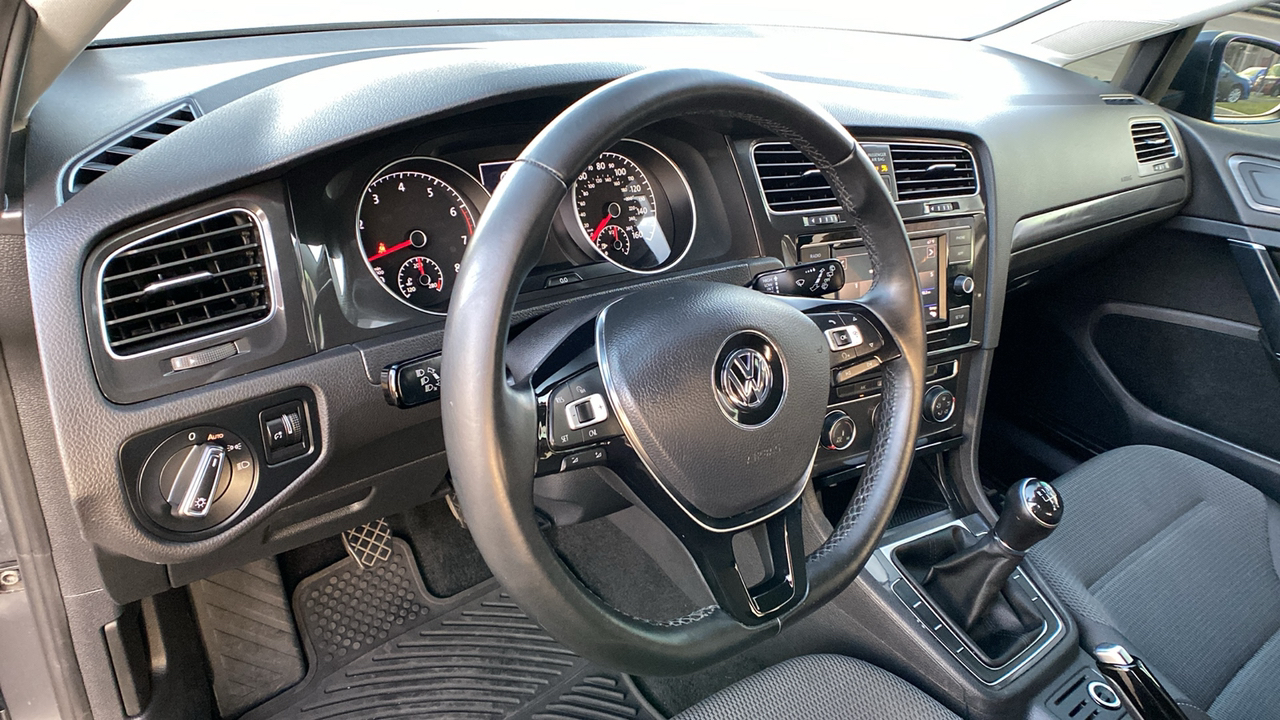 2018 Volkswagen Golf SportWagen S 16