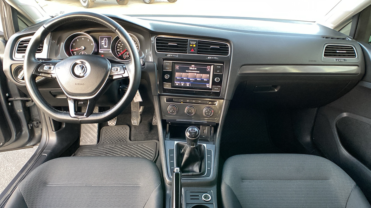 2018 Volkswagen Golf SportWagen S 28