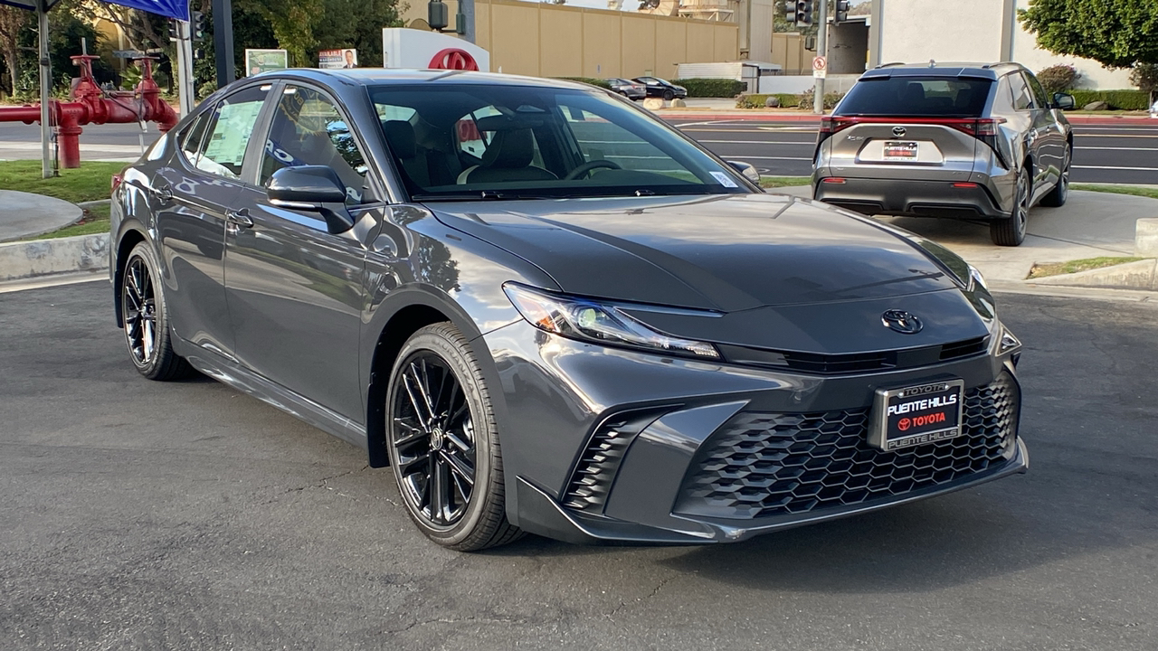 2025 TOYOTA Camry SE 1