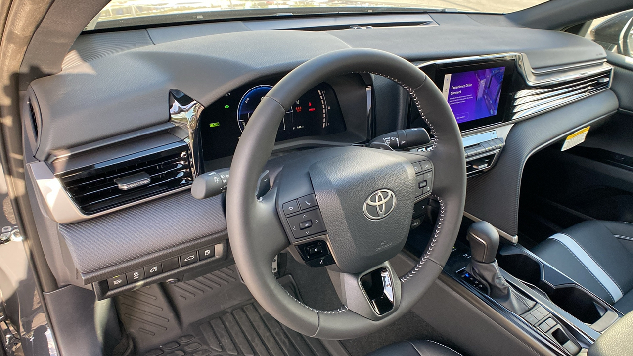 2025 TOYOTA Camry SE 16