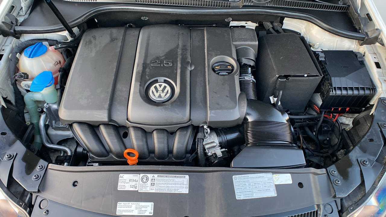 2012 Volkswagen Golf 2.5L 9