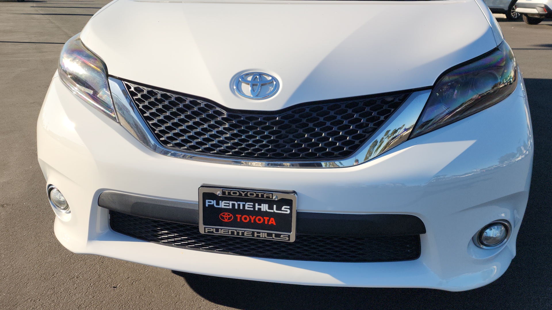 2015 Toyota Sienna SE Premium 33