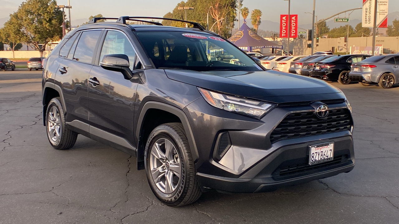 2022 Toyota RAV4 XLE 1