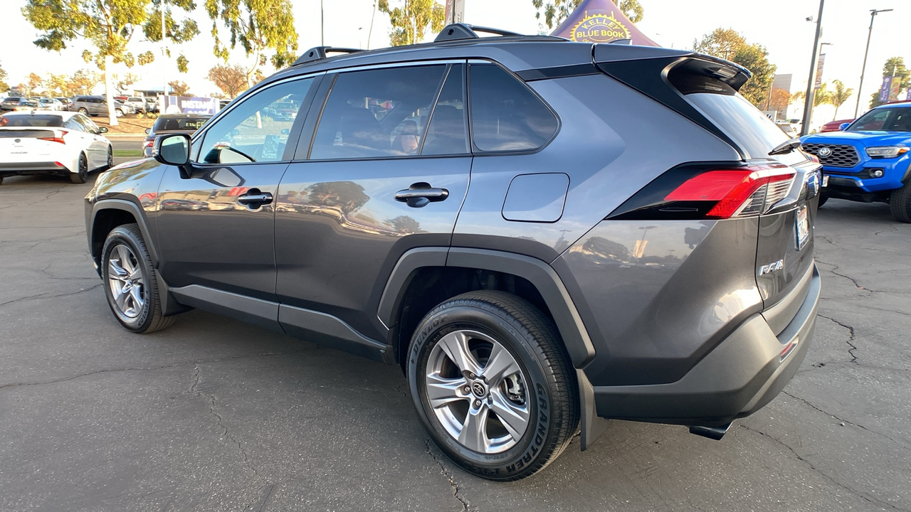 2022 Toyota RAV4 XLE 5