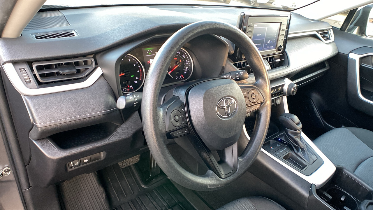 2022 Toyota RAV4 XLE 16