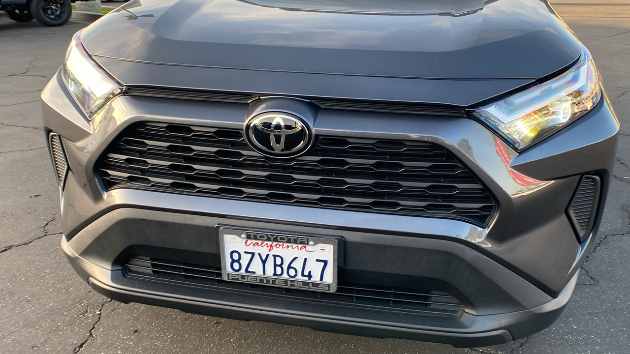 2022 Toyota RAV4 XLE 32