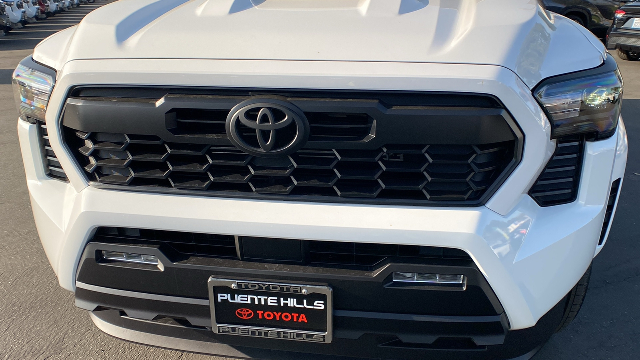 2025 TOYOTA Tacoma TRD Sport 32