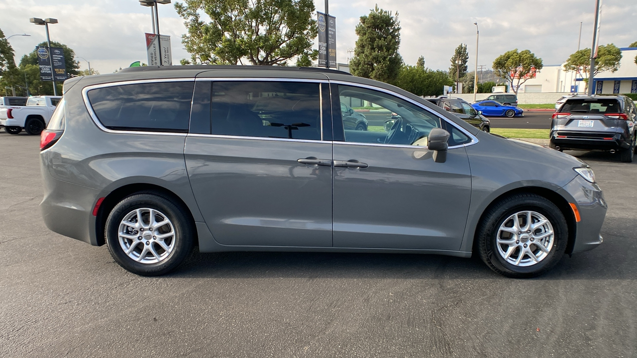 2022 Chrysler Pacifica Touring L 2