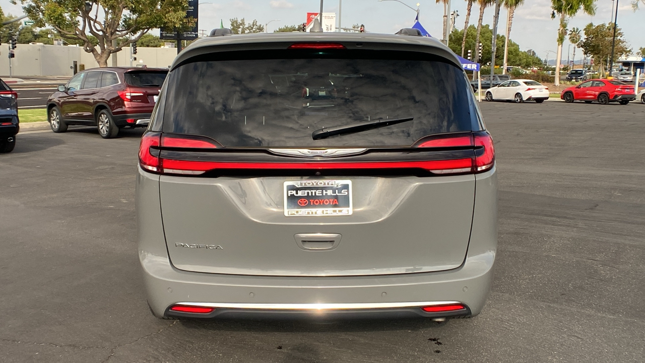 2022 Chrysler Pacifica Touring L 4