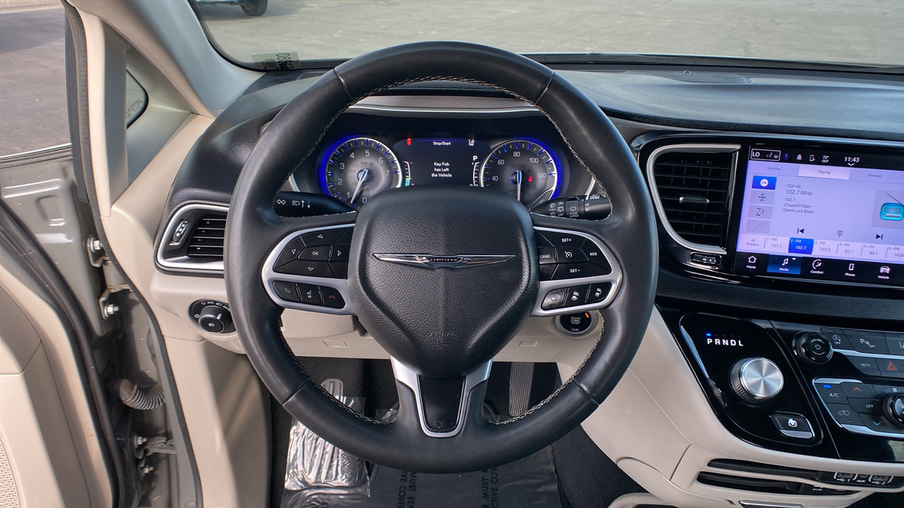 2022 Chrysler Pacifica Touring L 13