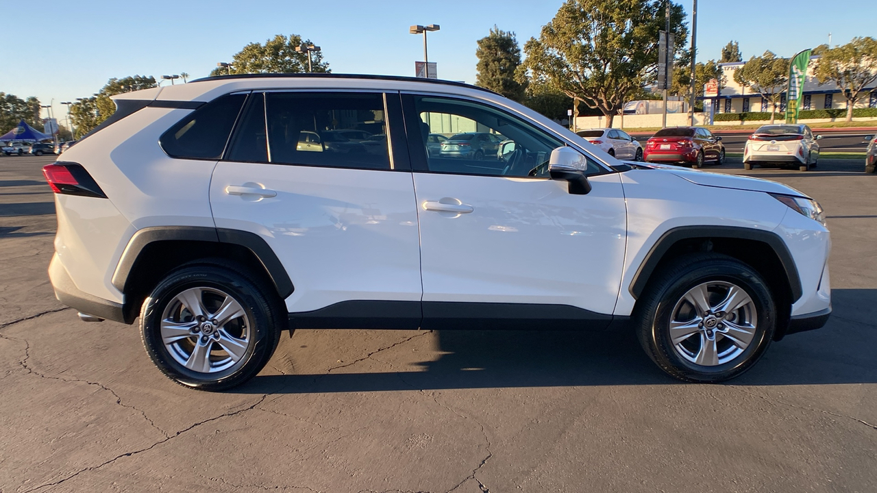 2022 Toyota RAV4 XLE 2