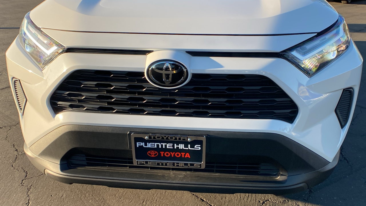 2022 Toyota RAV4 XLE 32