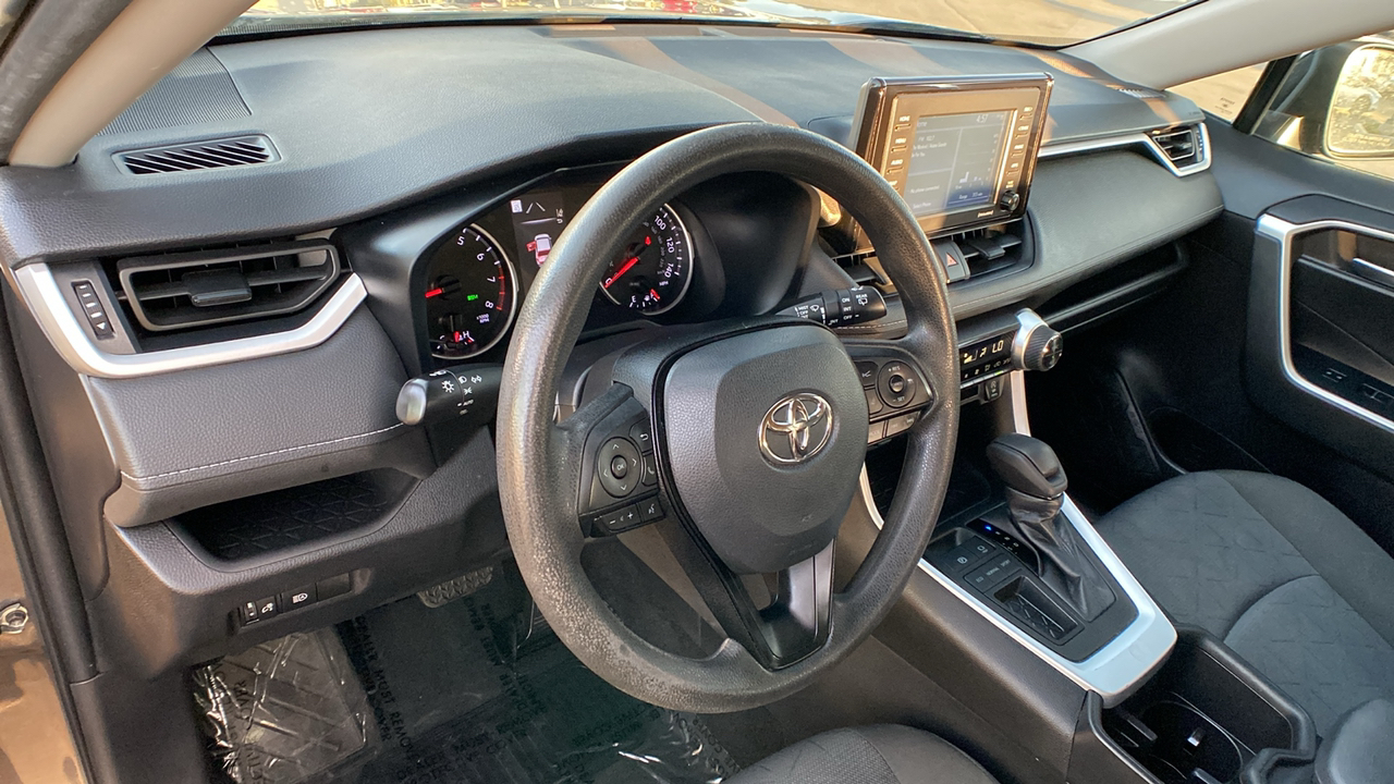 2022 Toyota RAV4 XLE 16