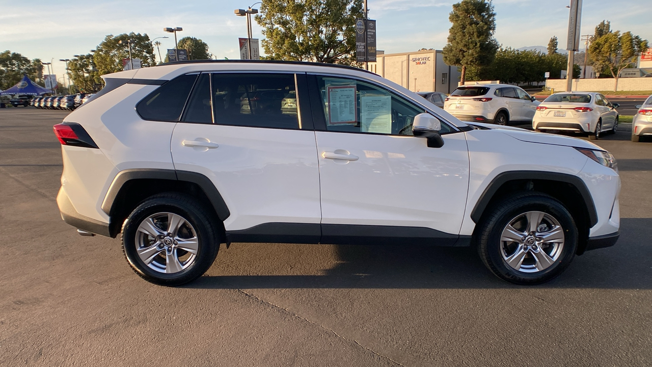 2022 Toyota RAV4 XLE 2