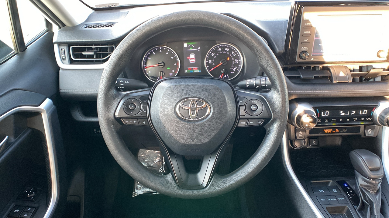 2022 Toyota RAV4 XLE 13