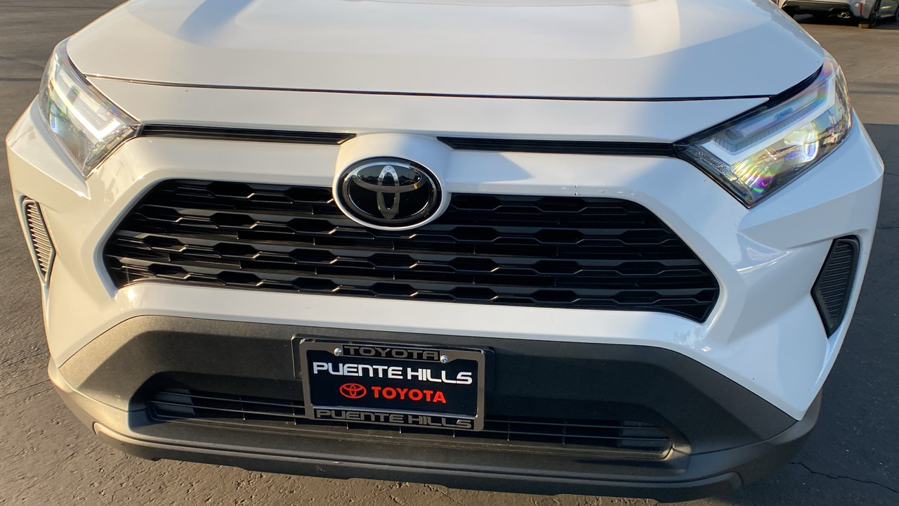 2022 Toyota RAV4 XLE 32