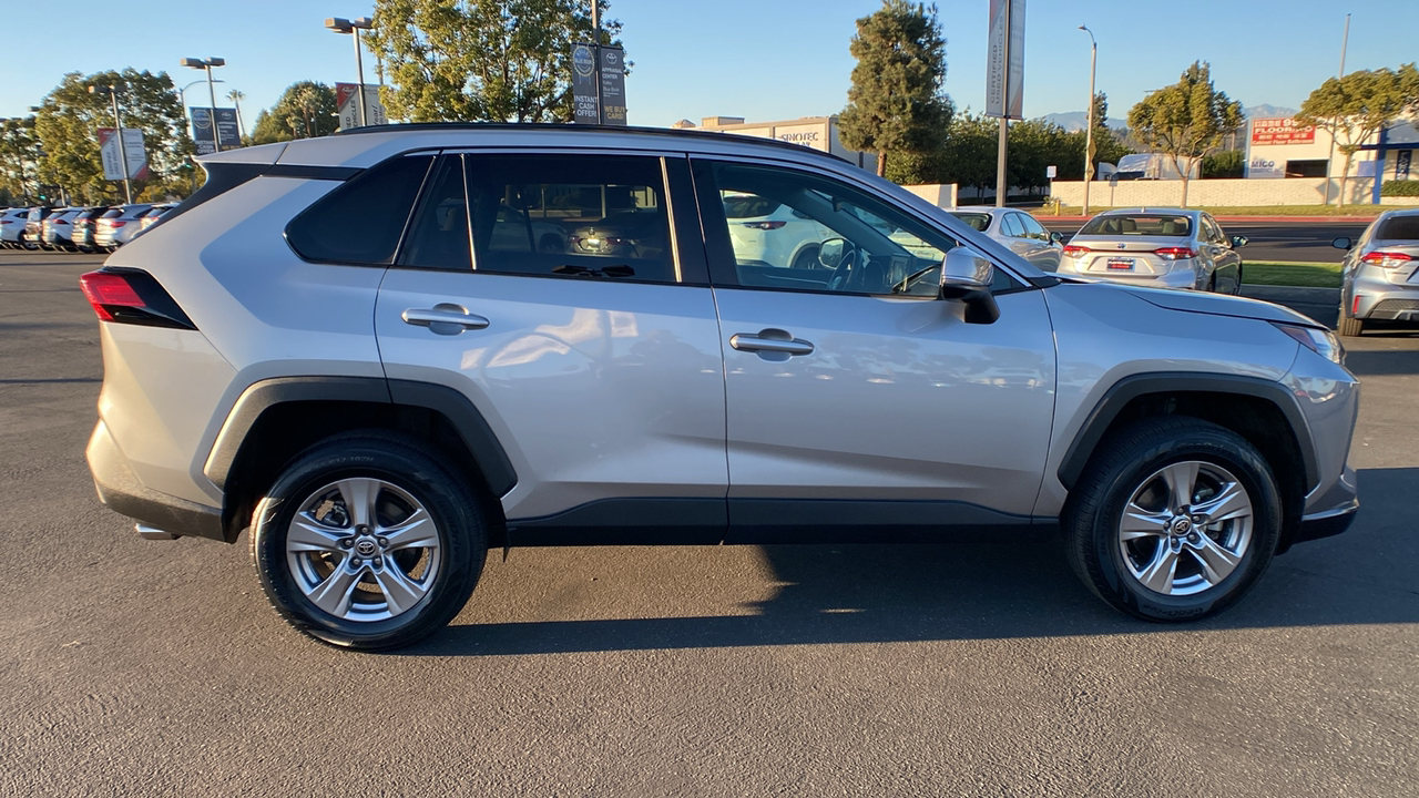 2022 Toyota RAV4 XLE 2