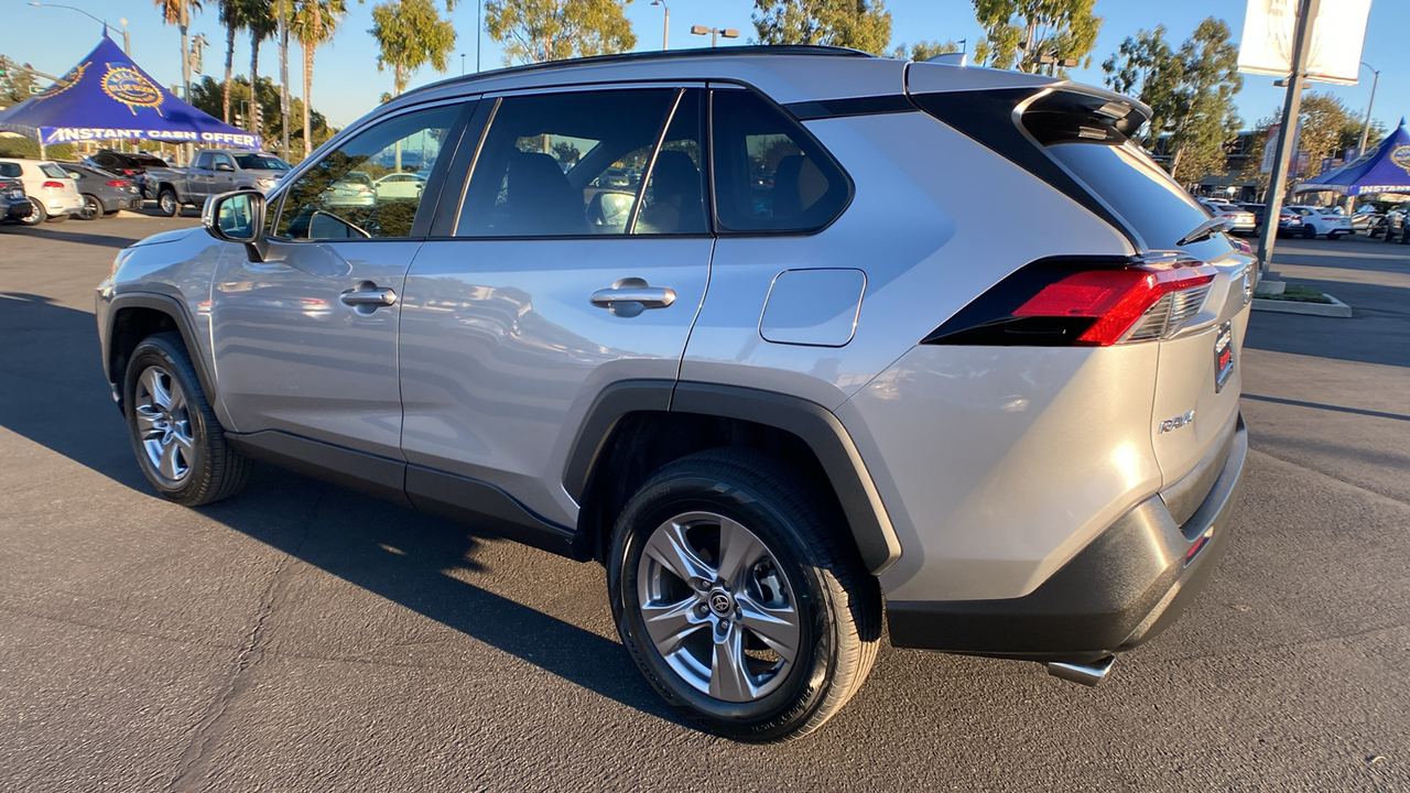 2022 Toyota RAV4 XLE 5