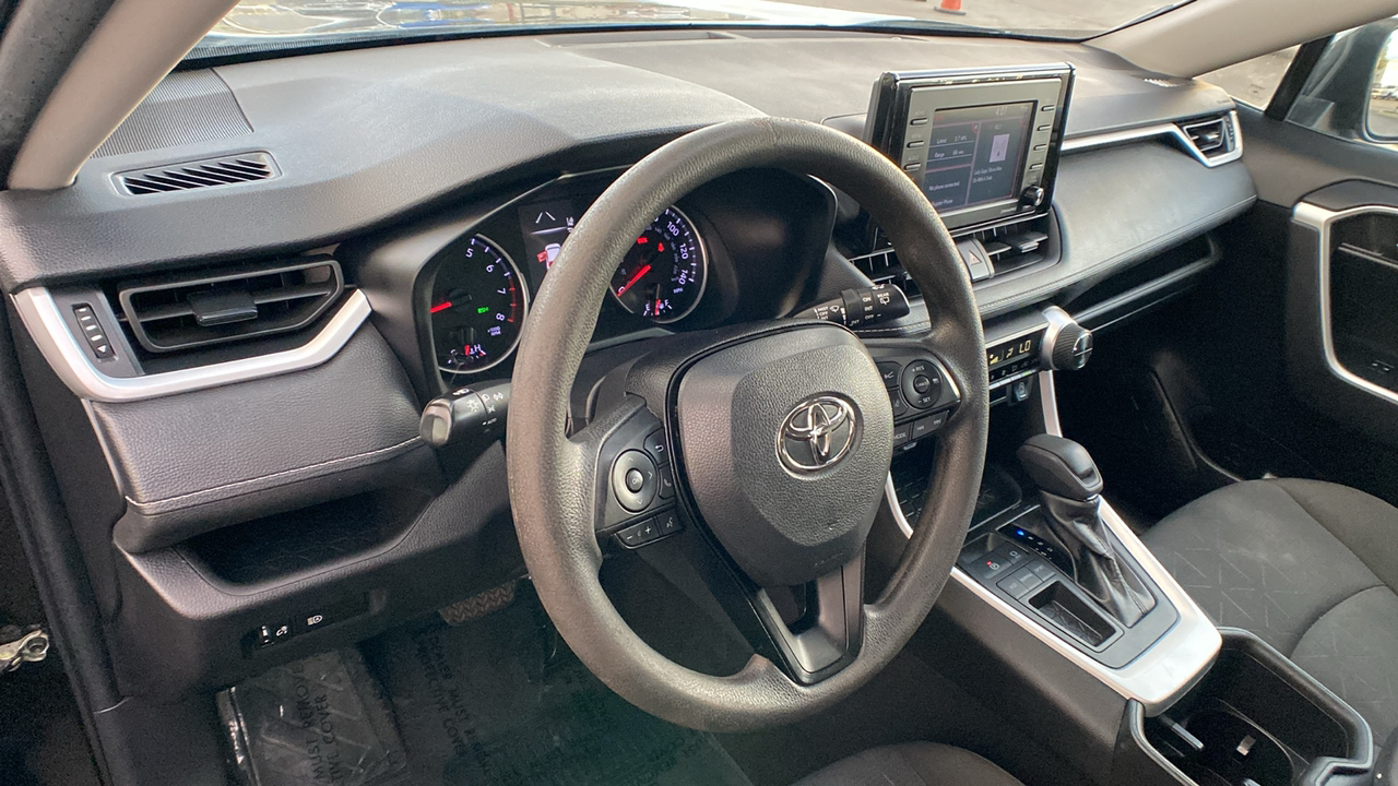 2022 Toyota RAV4 XLE 16