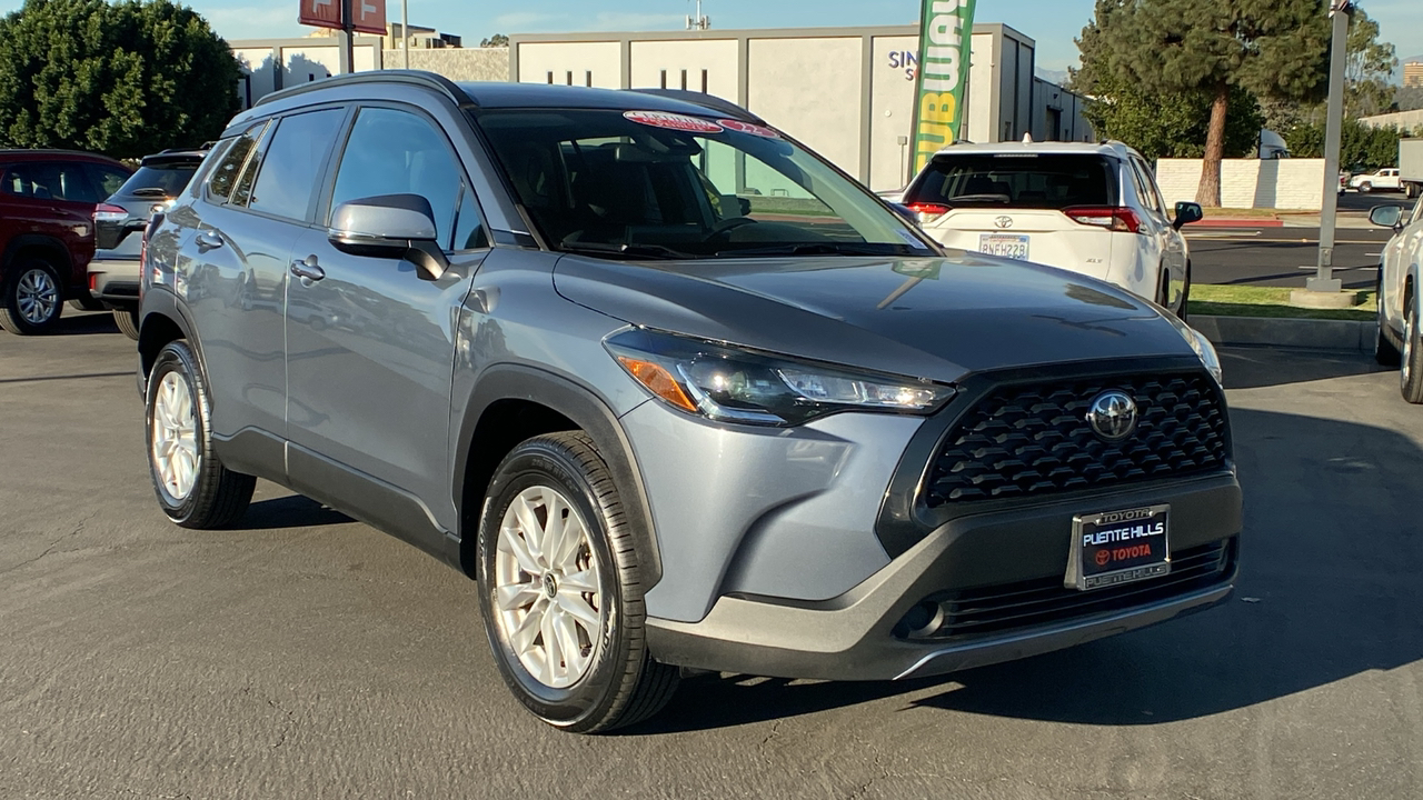 2022 Toyota Corolla Cross LE 1