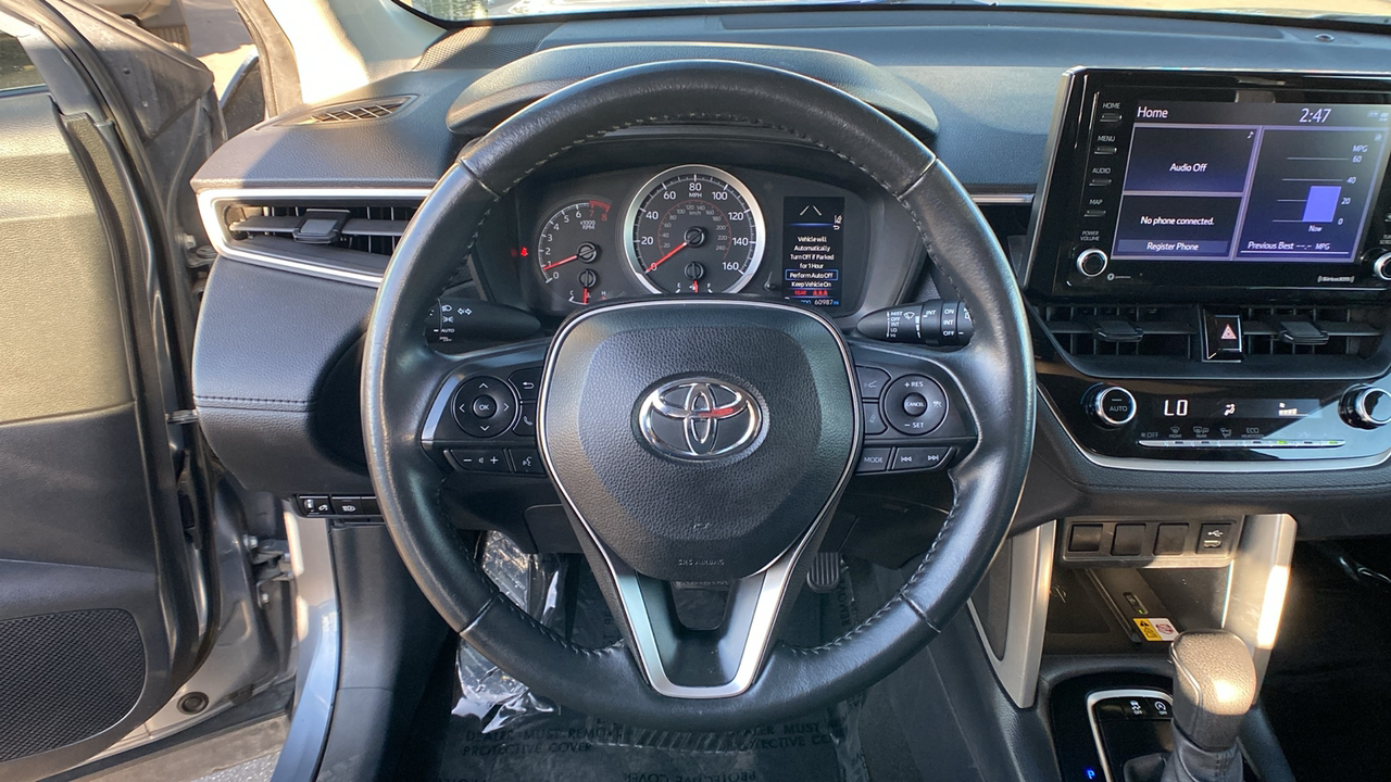 2022 Toyota Corolla Cross LE 13