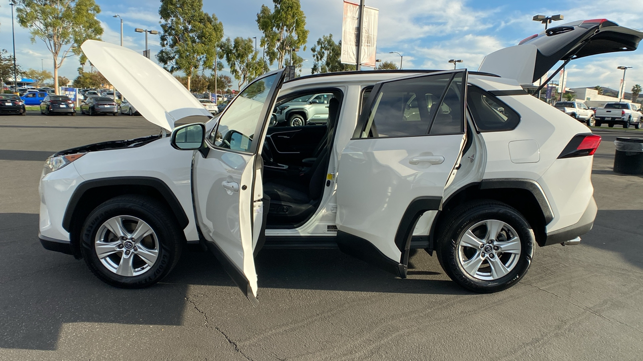 2020 Toyota RAV4 XLE 11