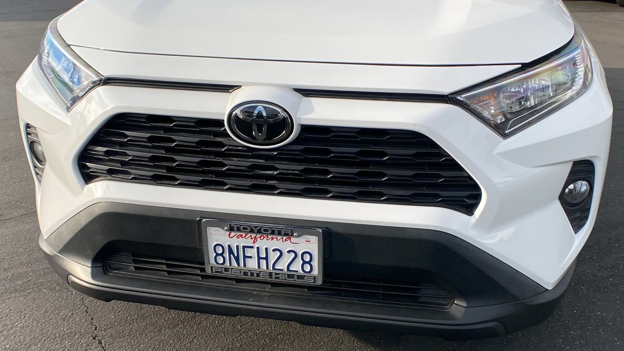 2020 Toyota RAV4 XLE 32