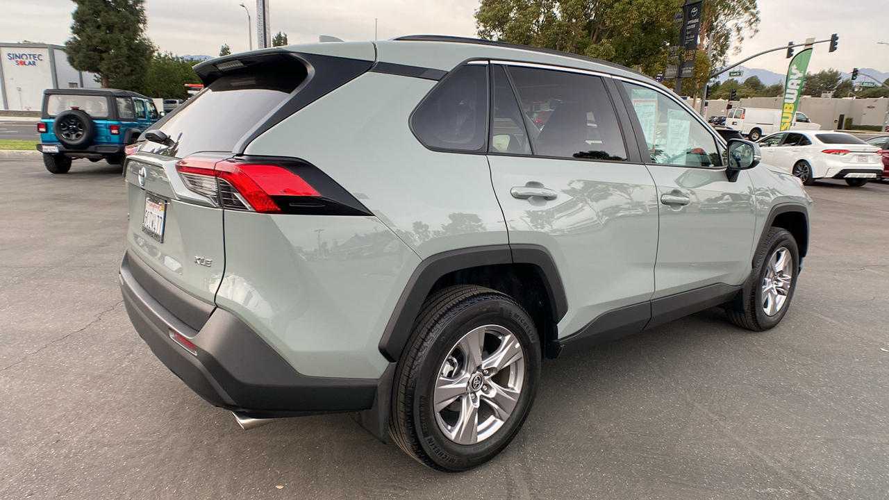 2022 Toyota RAV4 XLE 3